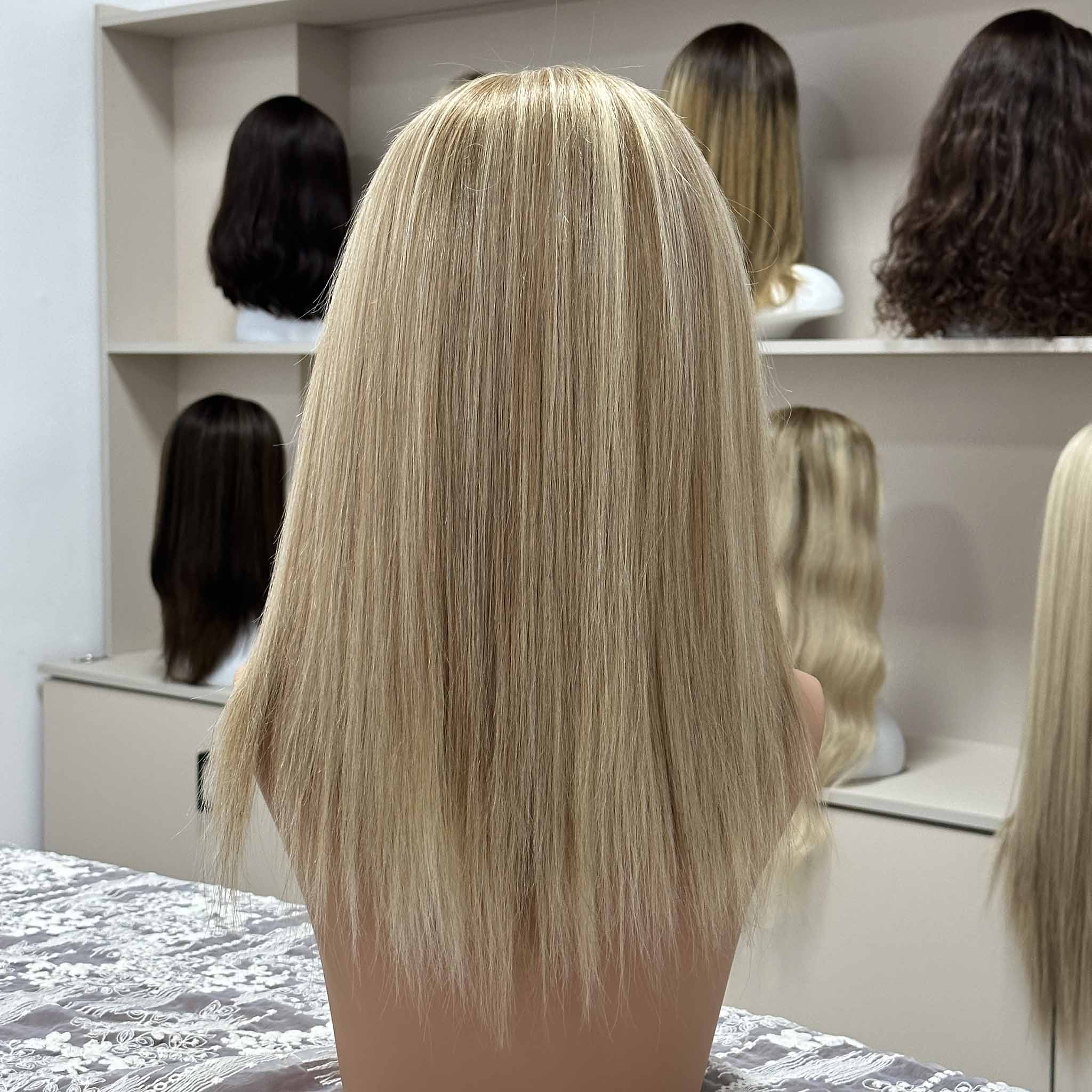 Body Wave Human Hair Lace Front Wig with Transparent Lace for Daily Use